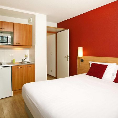 Sejours & Affaires Geneve Saint Genis Aparthotel Exterior photo