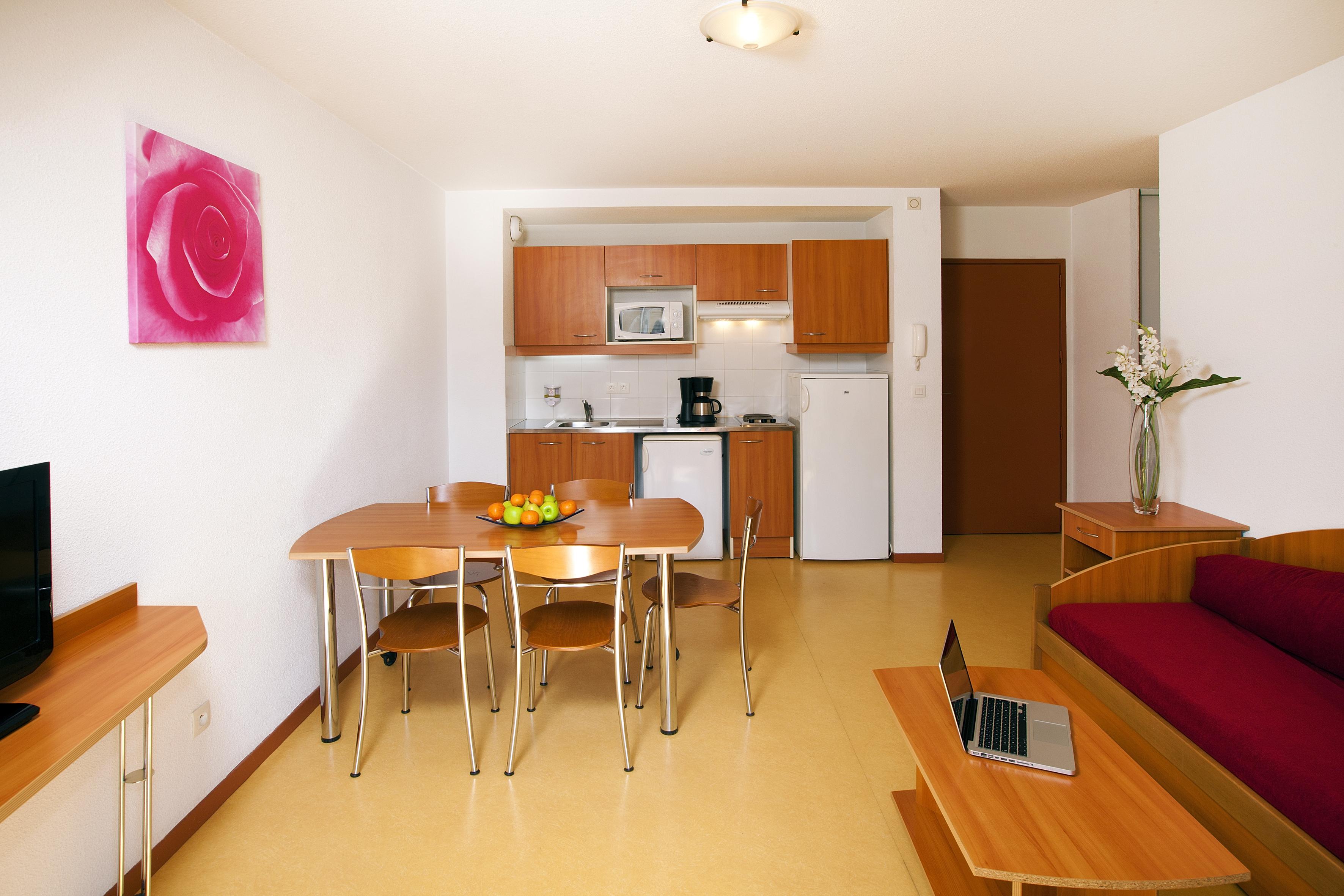 Sejours & Affaires Geneve Saint Genis Aparthotel Exterior photo