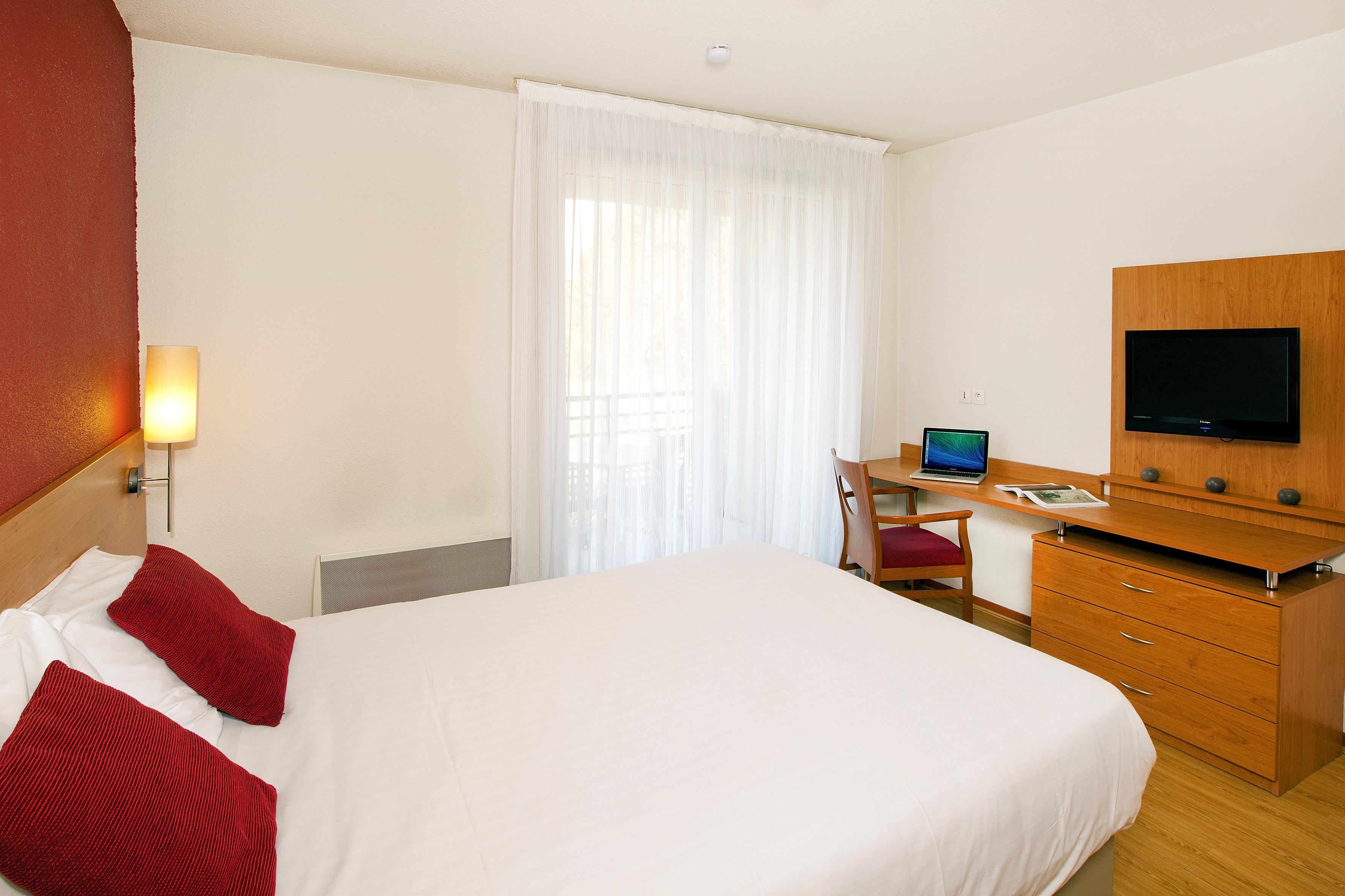 Sejours & Affaires Geneve Saint Genis Aparthotel Exterior photo