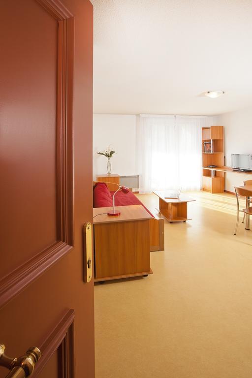 Sejours & Affaires Geneve Saint Genis Aparthotel Exterior photo